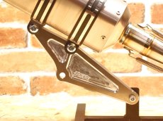 画像1: T-TECH グリファスレーシングマフラー用アルミ削り出しステー（全7色） (1)