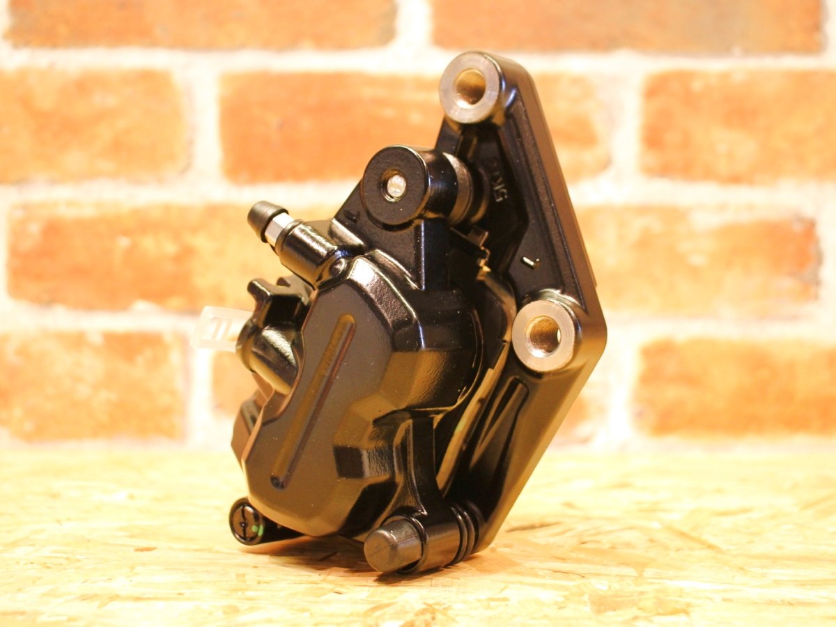 画像1: ヤマハ純正 キャリパーASSY ブラック DL8-F580U-00［7型シグナスX］ (1)