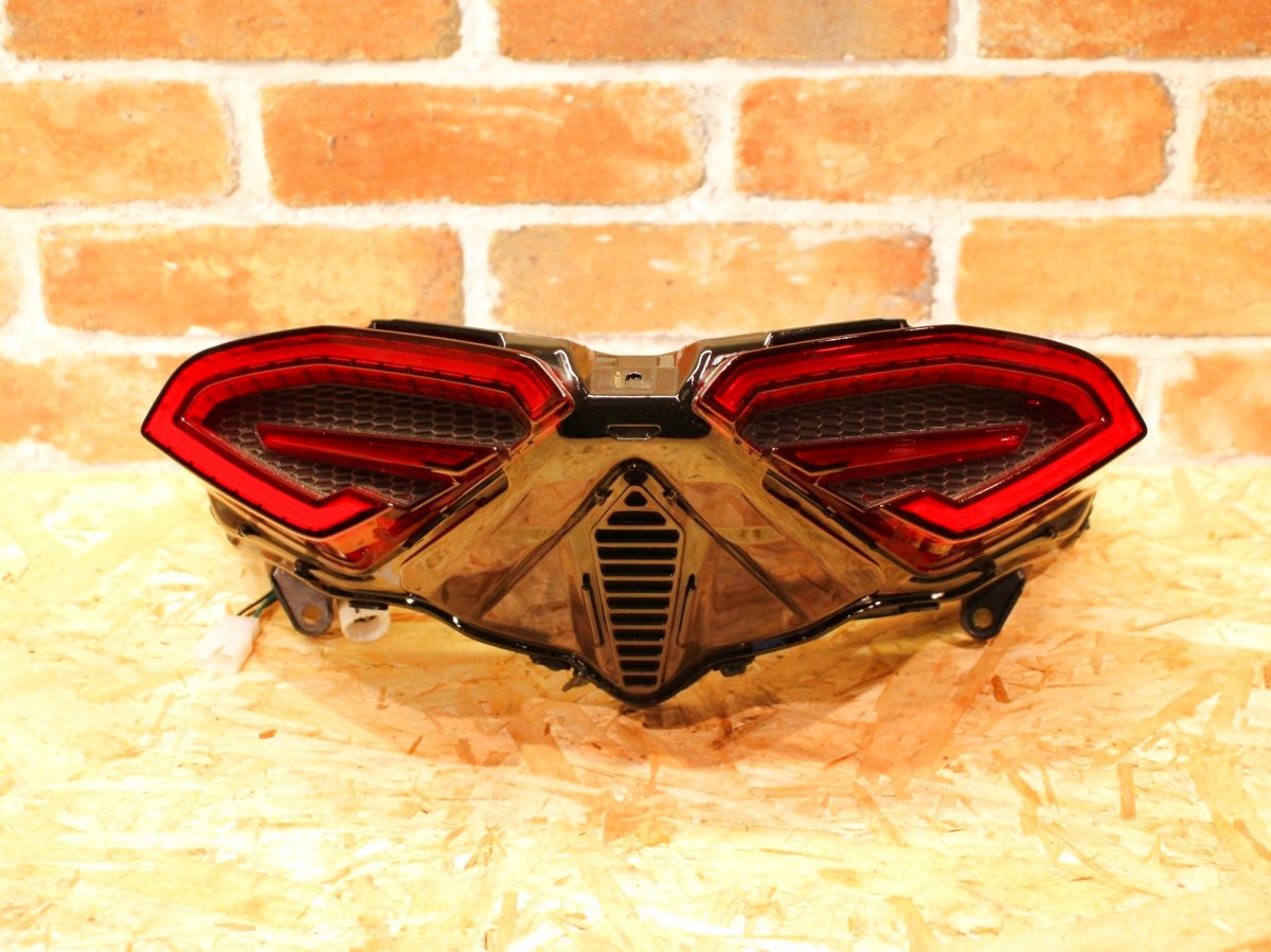 画像1: 中古品！AJ light design シーケンシャルウインカーテールライト ASSY レッド [シグナスグリファス] (1)
