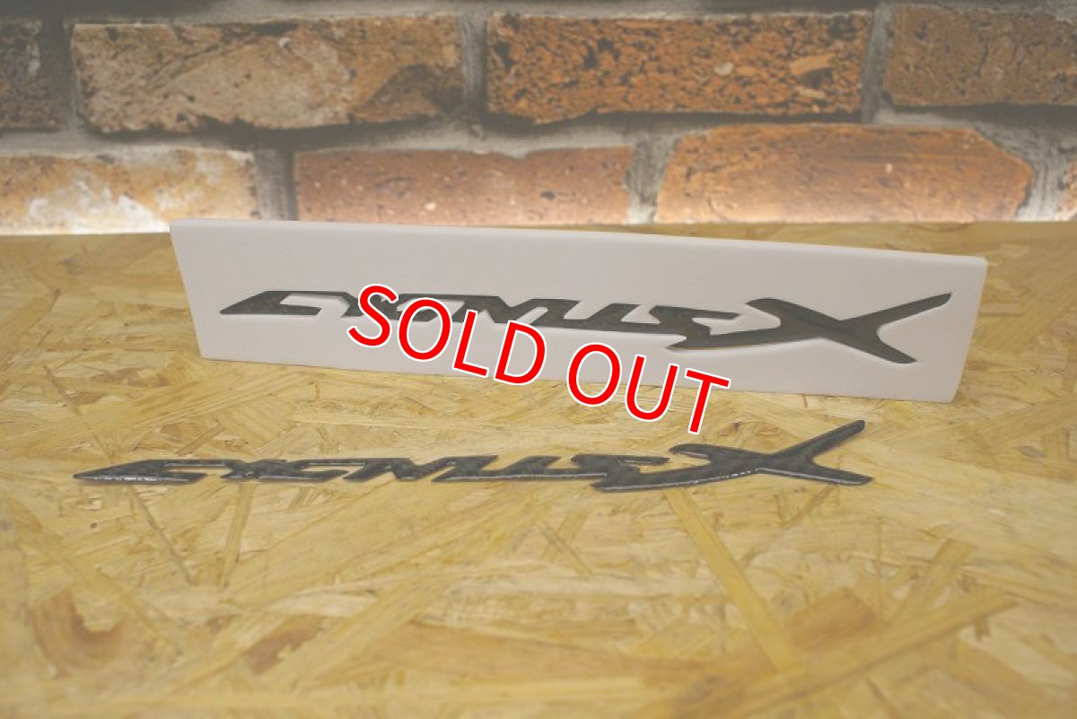 画像2: CYGNUS-X カーボンエンブレム (210mm)(ブラック/レッド) (2)