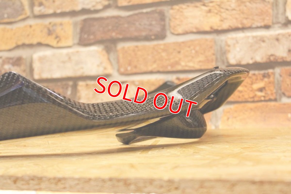 画像4: カーボン テールライトアンダーカバー 交換タイプ [5型シグナスX ] (4)