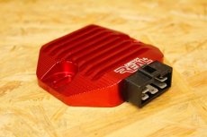 画像2: Real Energy 強化レギュレーター R5+（ブラック/レッド）  [シグナスX・BWS125] (2)