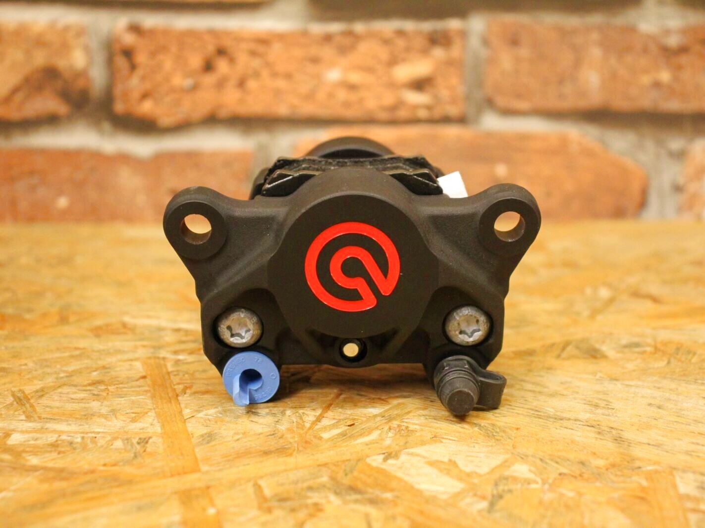 brembo ブレンボ キャスト キャリパー (84mmピッチ) 新カニ 赤ロゴ ブラック